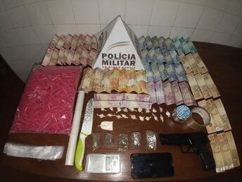 Carmo de Minas: PM apreende drogas, dinheiro e prende autores durante Operação Alferes Tiradentes                                                                                                     