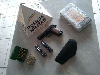 Monte Sião- Apreende armas, munições e drogas ilícitas em um estacionamento.                                                                                                                        