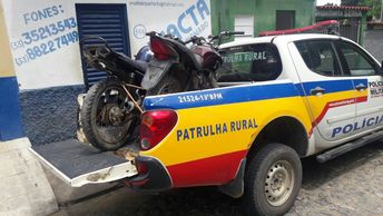 PATRULHA RURAL DO 19º BPM APREENDE MOTOCICLETAS PRODUTOS DE FURTO NA ZONA RURAL DE TEÓFILO OTONI.                                                                                                     