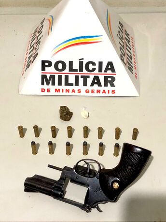 Patrocínio - Polícia Militar prende autor por posse ilegal de arma de fogo e uso de entorpecentes                                                                                                     