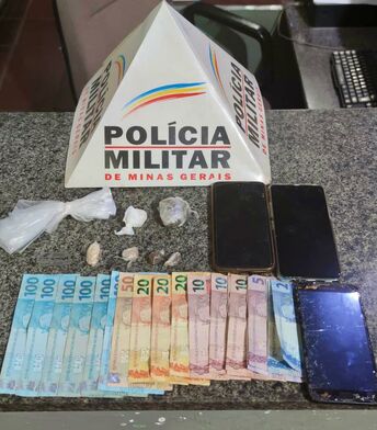 Monte Carmelo - Polícia Militar prende um maior e apreende uma menor infratora por tráfico de drogas 