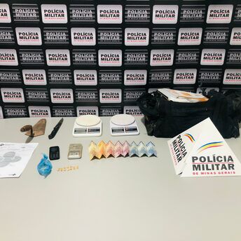 Monte Carmelo - Polícia Militar prende autor, aprende materiais do tráfico de drogas 