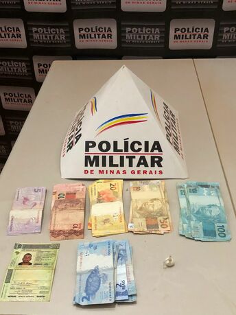 Monte Carmelo - Polícia Militar prende autor por tráfico de drogas                                                                                                                                    