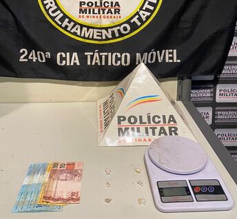 Divinópolis - Polícia Militar apreende drogas e prende autor de tráfico após denúncia anônima                                                                                                     