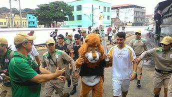 O “Leão Daren” conduz a tocha olímpica!!!                                                                                                                                                           